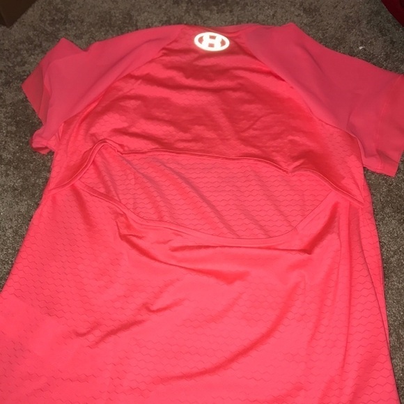 NWT Under Armour Open Back Active Tee - Picture 5 of 5